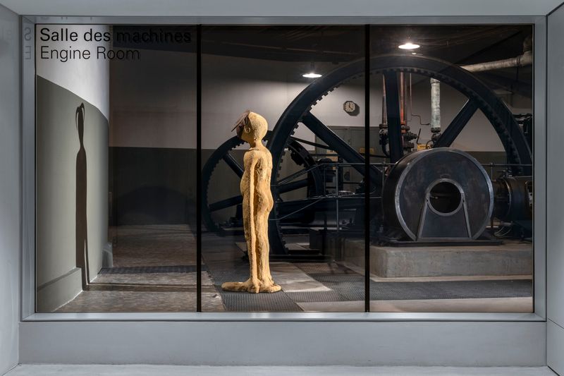Twenty-Four Ghosts per Second Bourse de Commerce desktop